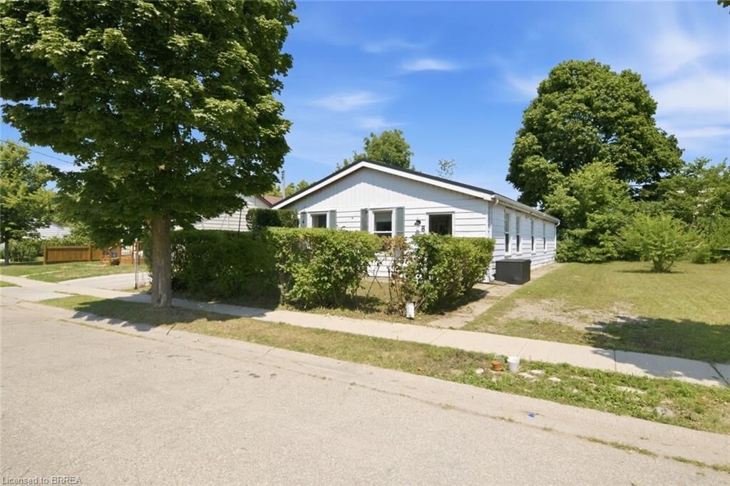 Property Photo:  8 Russell Street  ON N3R 1Y7 