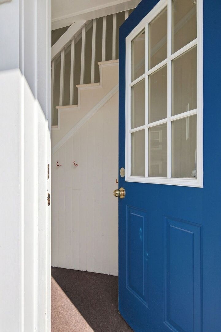 Property Photo: 4 Farragut Rd 2 MA 01938