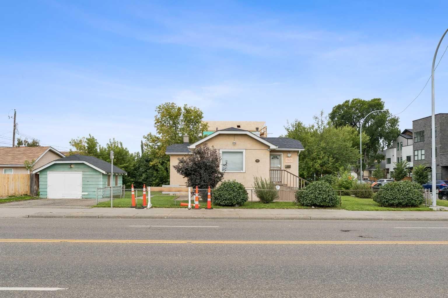Property Photo: 263 19 Avenue NE AB T2E 1P2