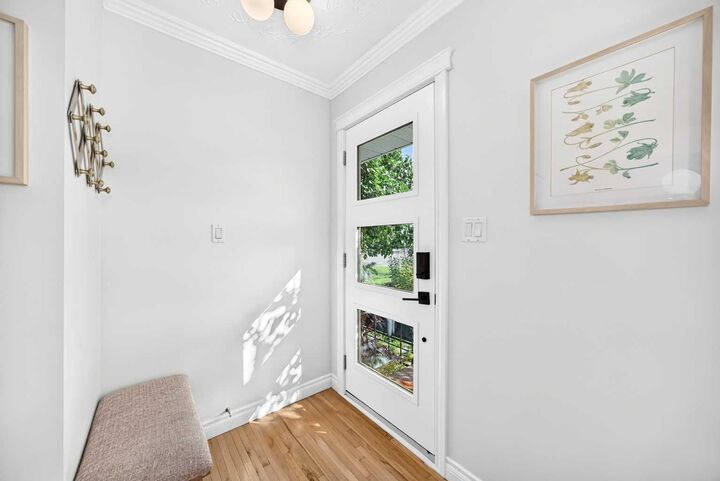 Property Photo:  1916 Green Ridge Road SW  AB T3E 4B1 
