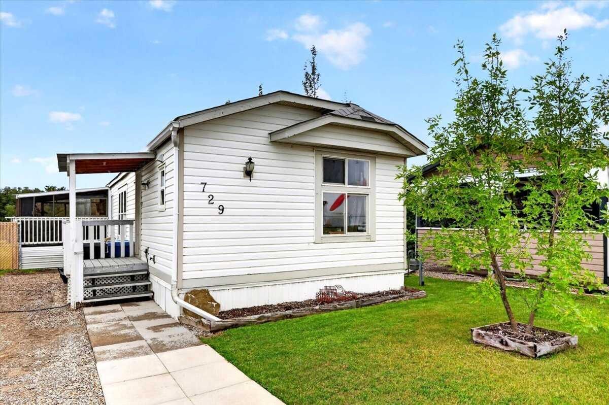 Property Photo:  729 Highfield Drive  AB T0M 0N0 