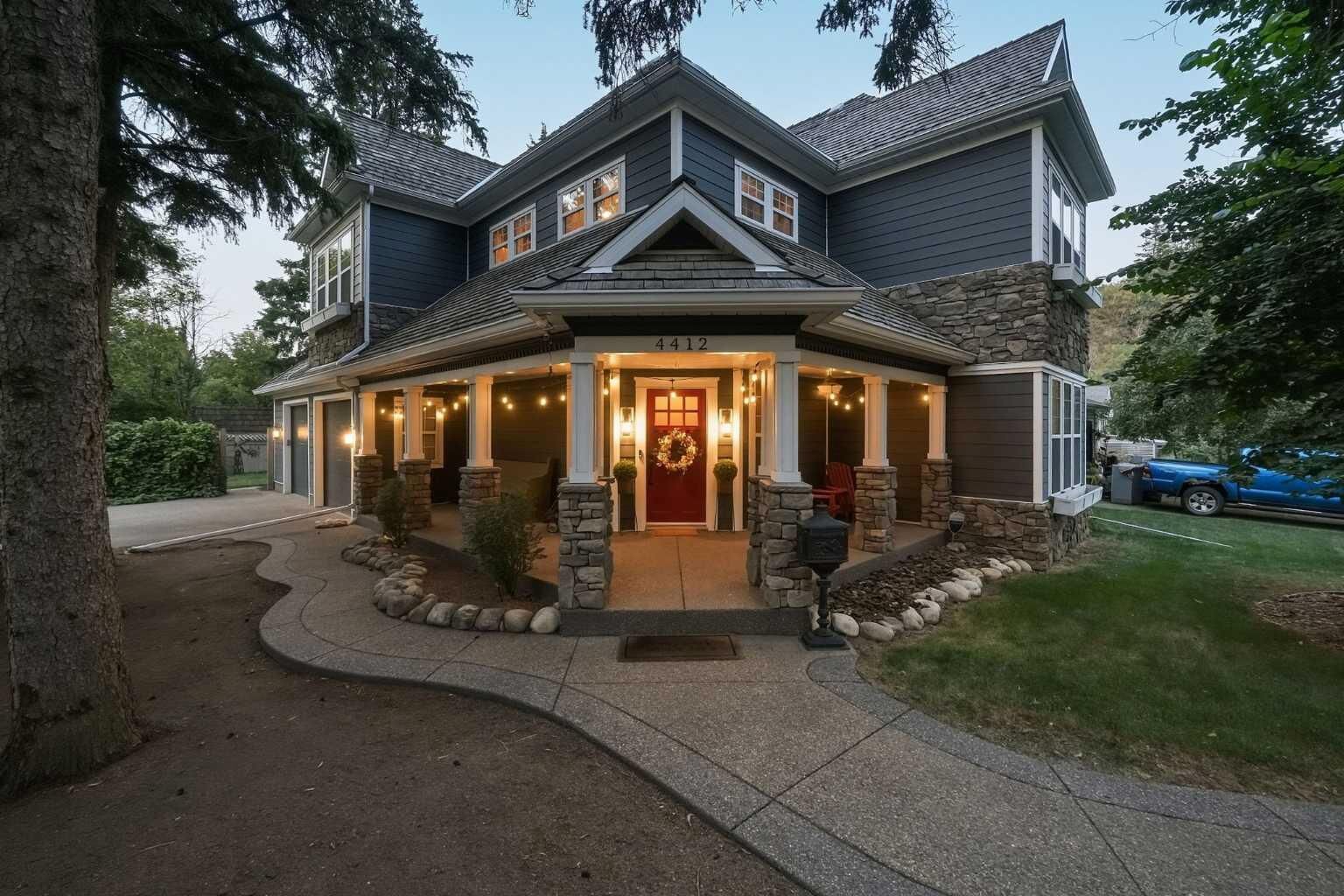 Photo de la propriété:  4412 51 Street  AB T4N 2A2 
