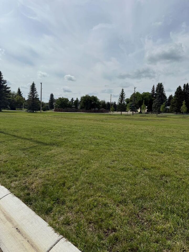 Property Photo:  128 2 Avenue W  AB T0J 2R0 