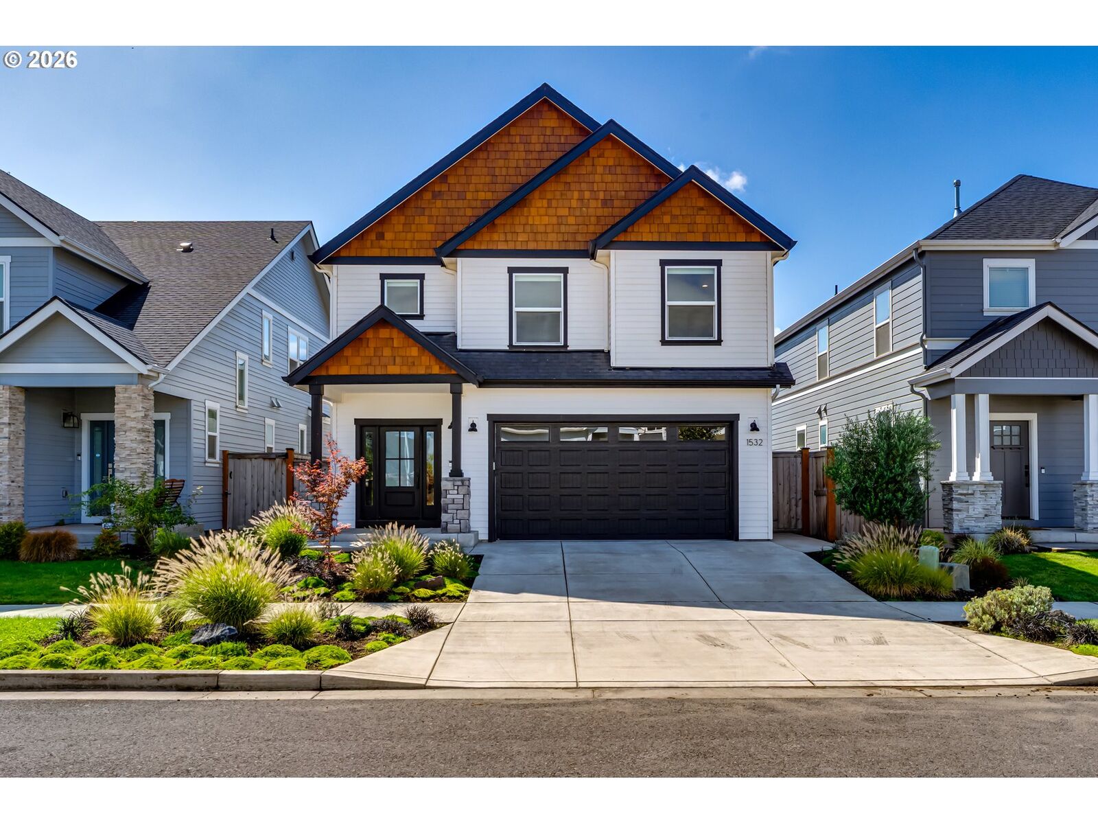 Property Photo: 1532 Sand Trap Ln OR 97408