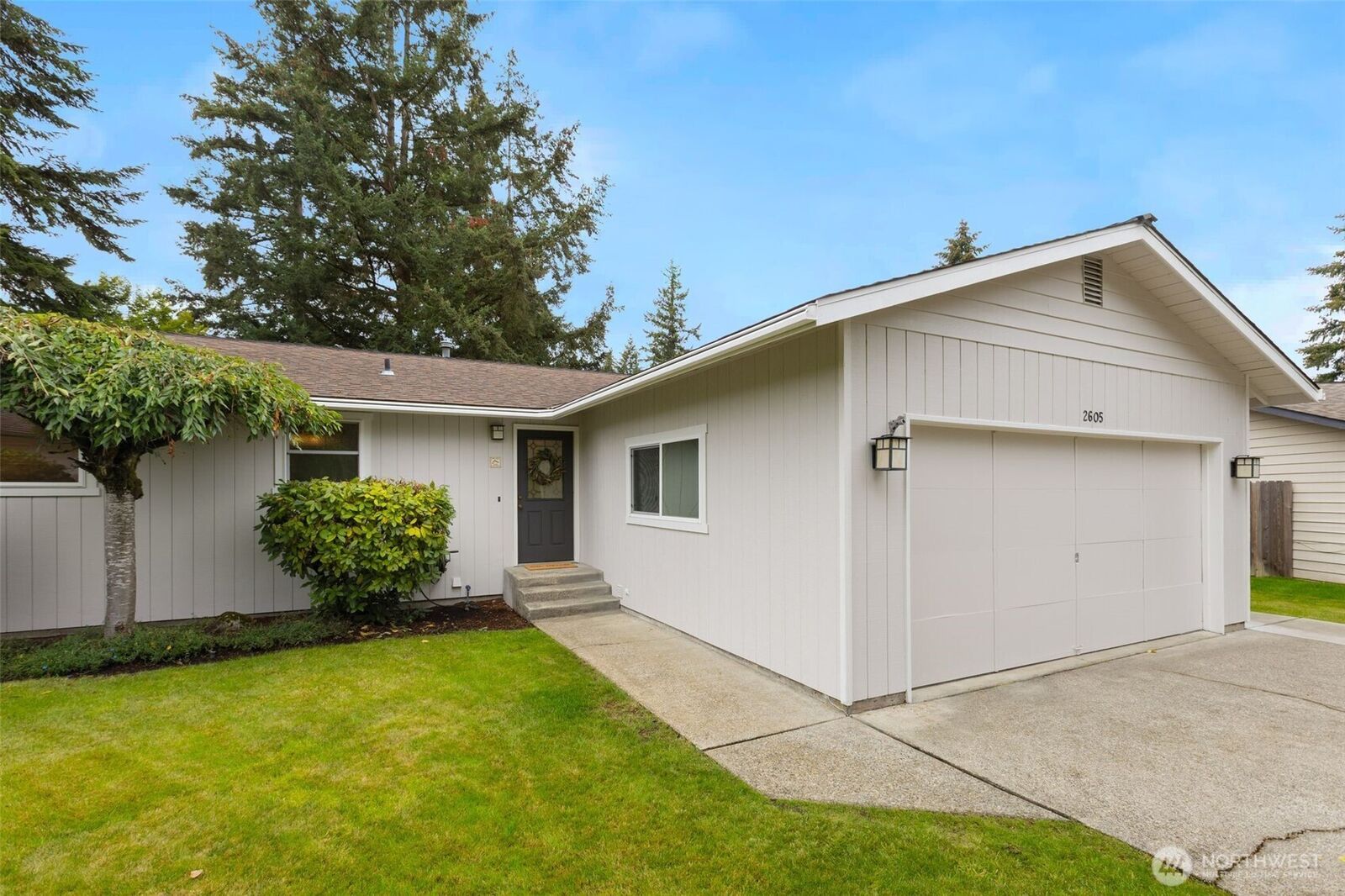 Property Photo:  2605  Camas Avenue NE  WA 98056 