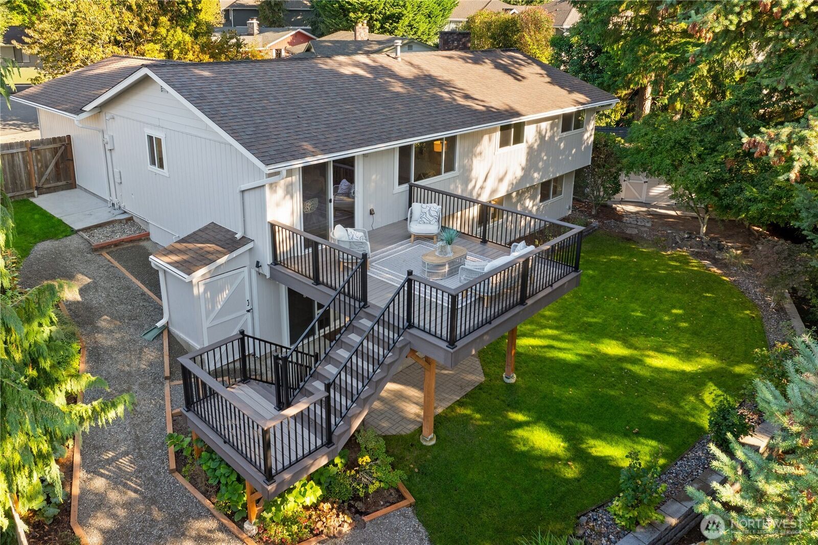Property Photo:  2605  Camas Avenue NE  WA 98056 