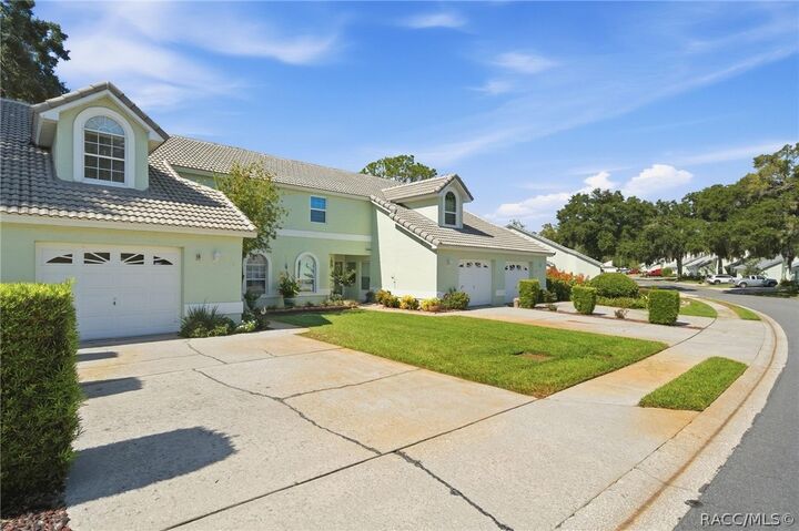Property Photo: 805 Windermere Boulevard FL 34453