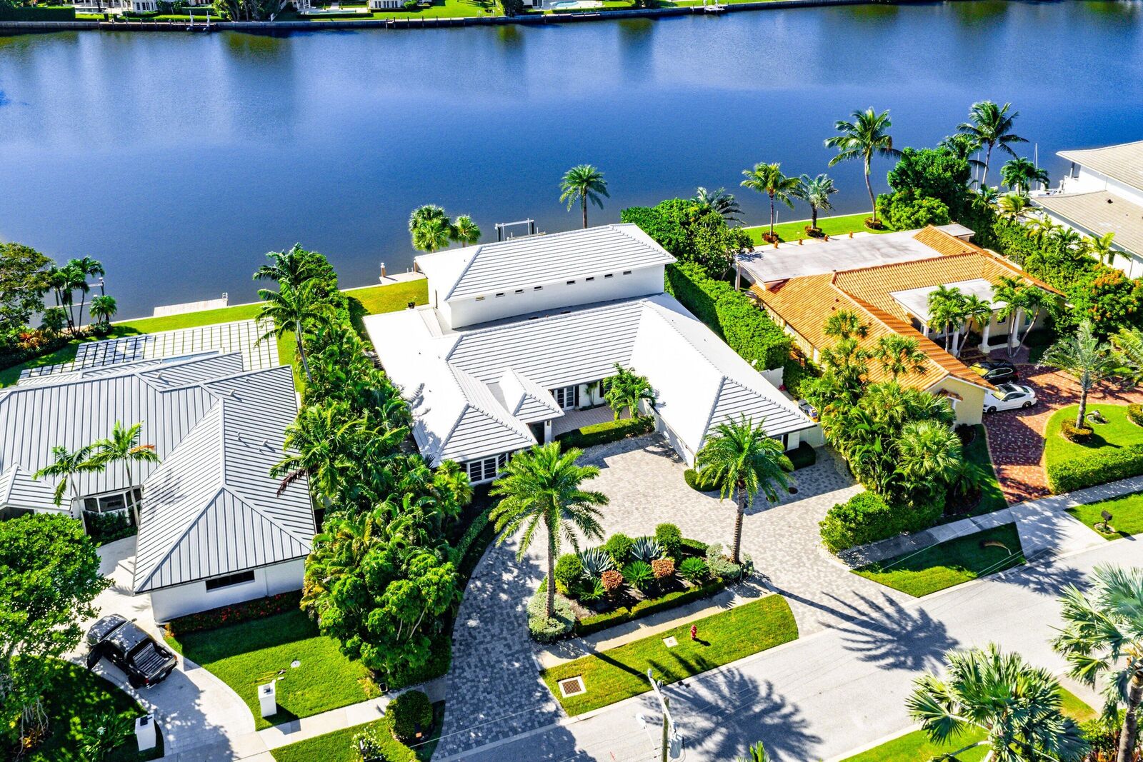 Property Photo: 50 Spoonbill Road FL 33462
