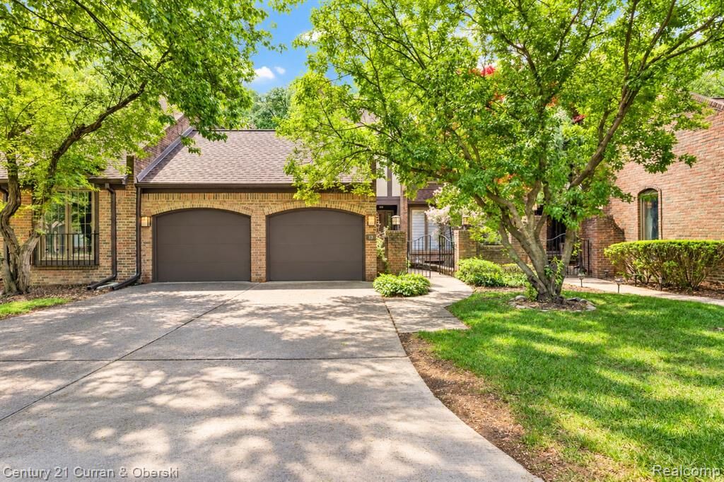 Property Photo:  13 Timberlane Court  MI 48126 
