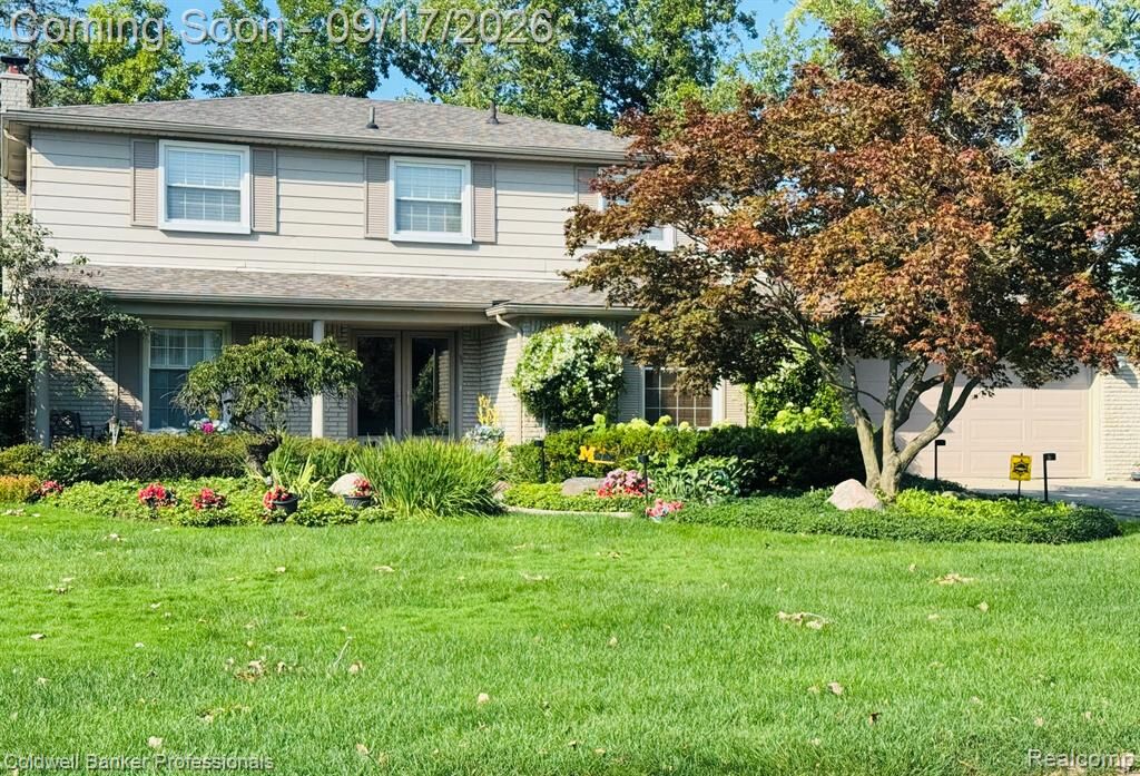 Property Photo:  31925 Olde Franklin Drive  MI 48334 