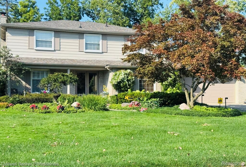 Property Photo:  31925 Olde Franklin Drive  MI 48334 