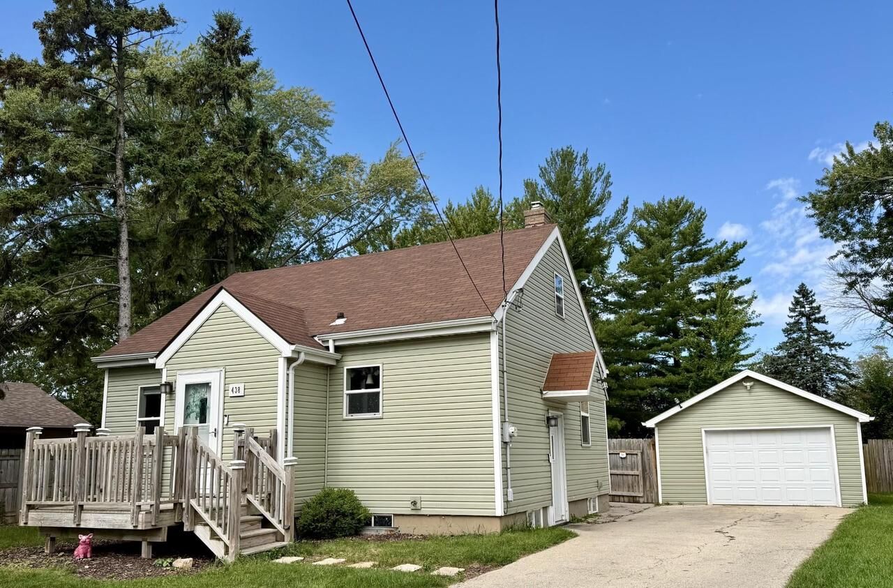 Property Photo:  438 W Foster Street  WI 54915 
