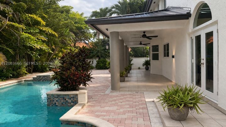 Property Photo: 6811 SW 89th Ct FL 33173