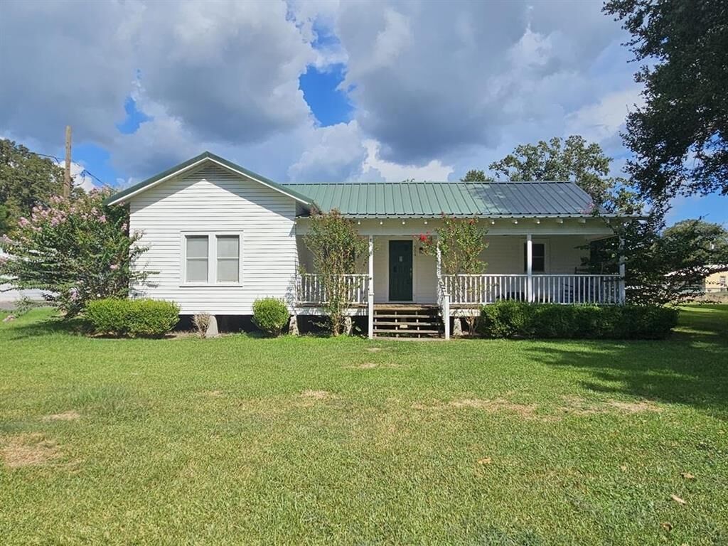Property Photo: 504 N Kinney Avenue N LA 70647