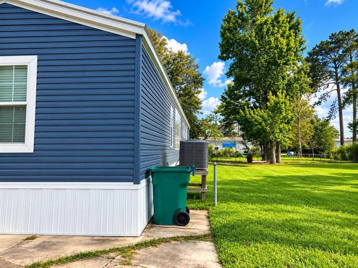 Property Photo: 1424 Bayleaf Drive LA 70611