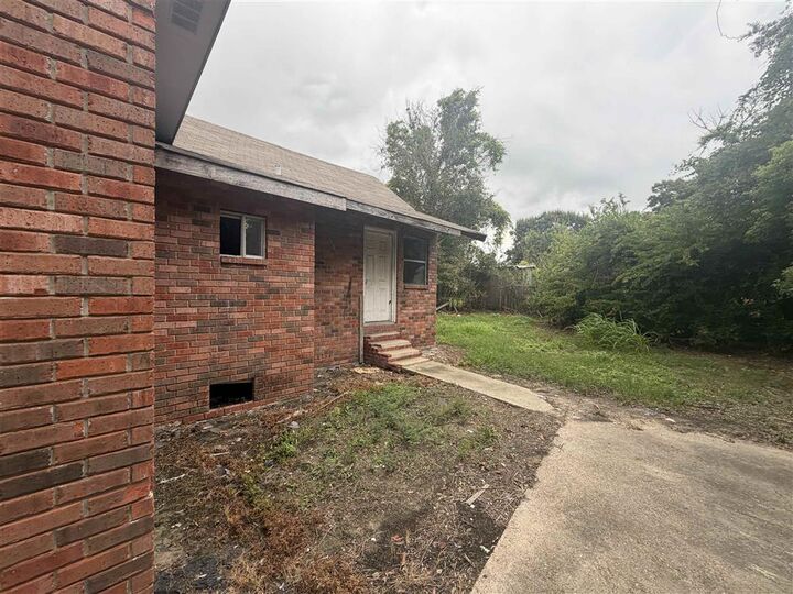 Property Photo:  407 Jackson Street  LA 70601 