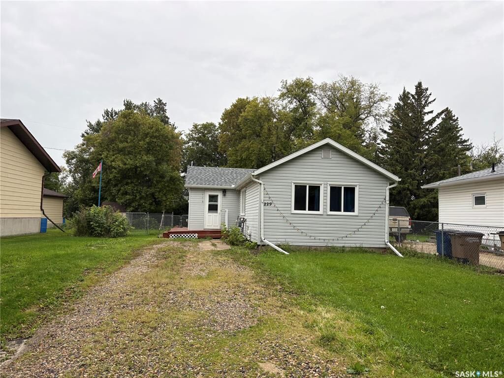 Property Photo:  229 2nd Street NW  SK S0A 4J0 