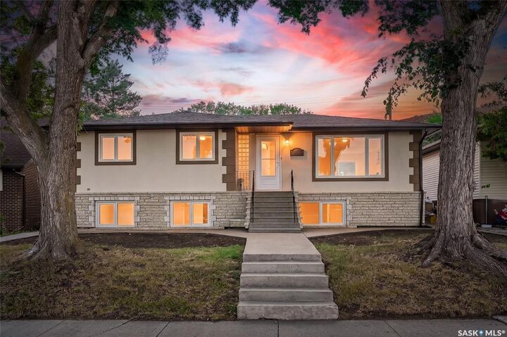 Property Photo: 517 O Avenue N SK S7L 2V4