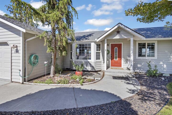 Property Photo: 326 Satus St WA 99352