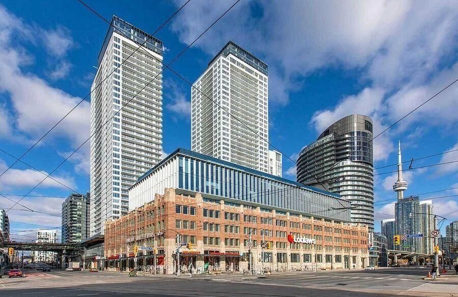 Property Photo:  19 Bathurst Street 3911  ON M5V 0N2 