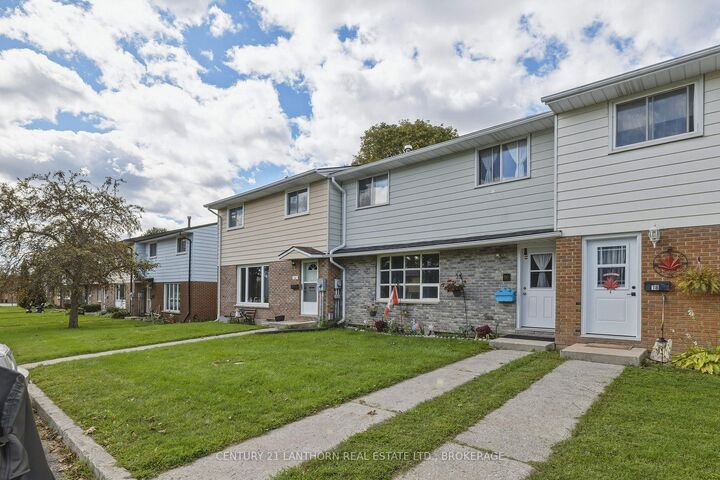 Property Photo:  16 Winchester Drive  ON K7R 3R2 
