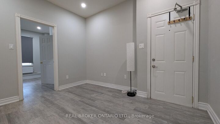 Property Photo:  157 Main Street 3  ON M4E 2Z5 