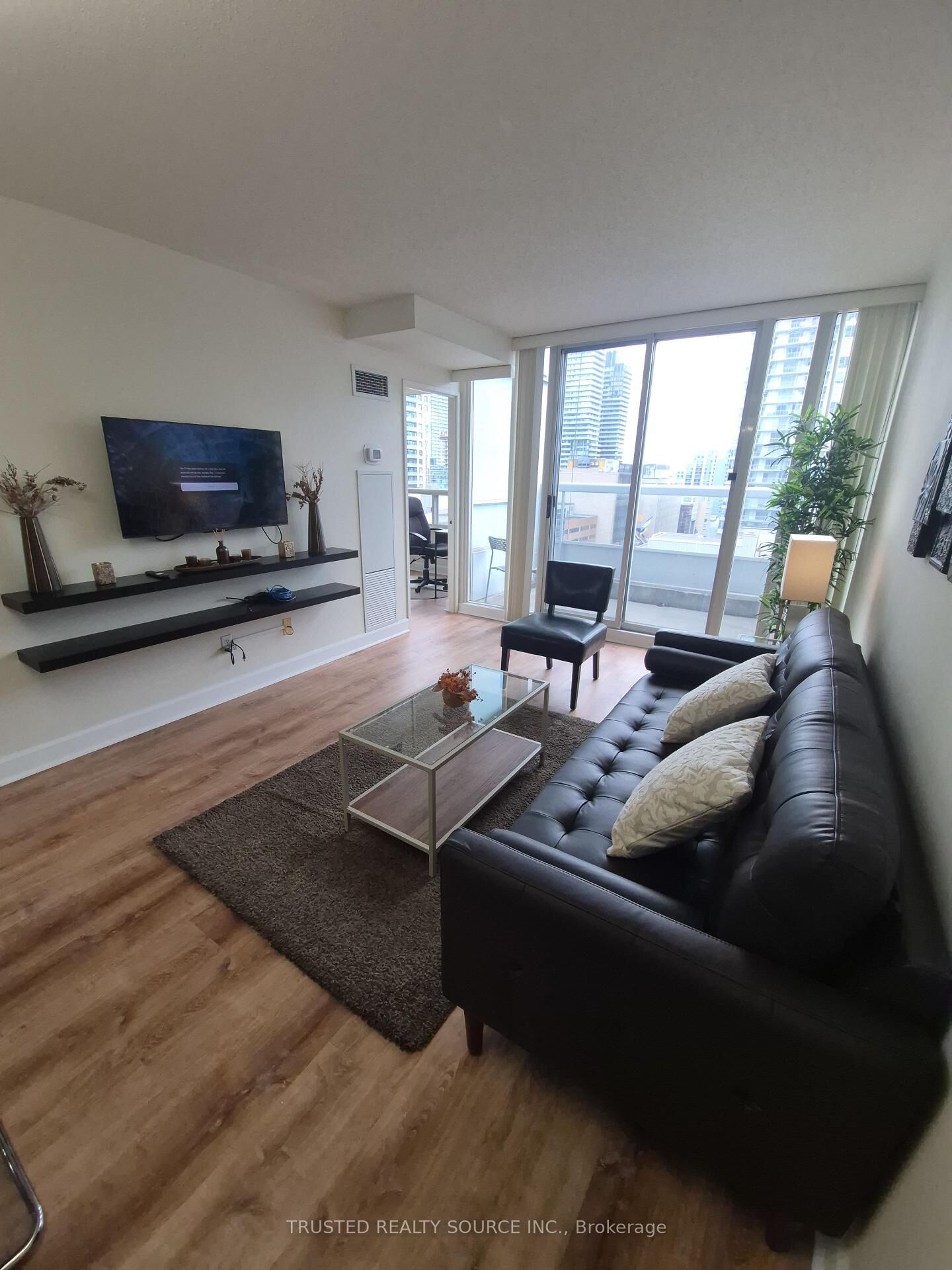 Property Photo:  43 Eglinton Avenue E 1808  ON M4P 1A2 