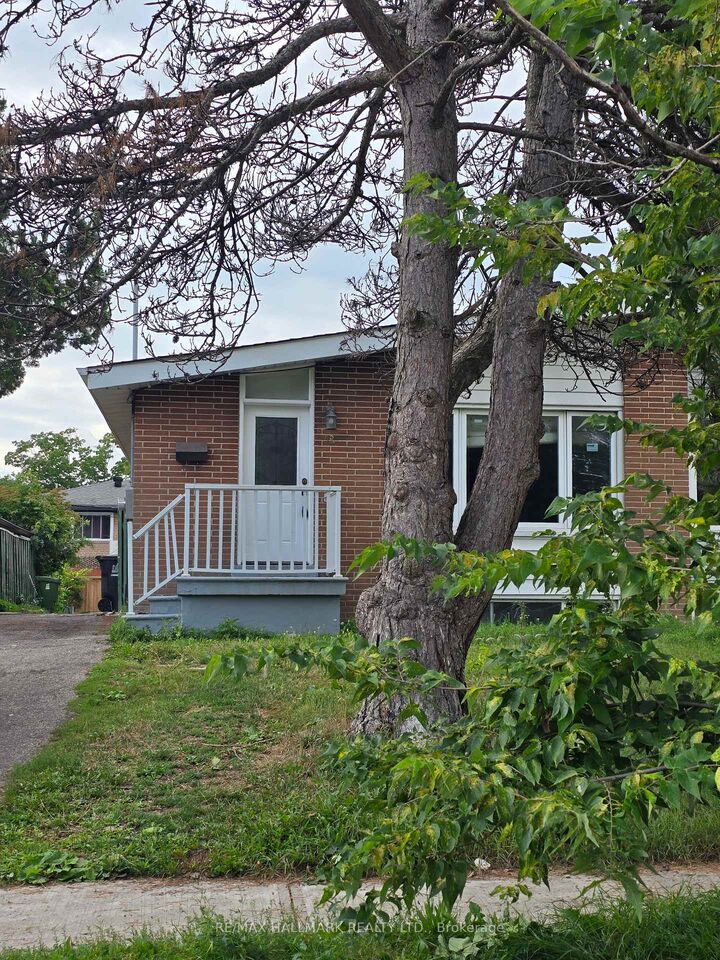 Property Photo:  53 Billington Crescent Upper Portion  ON M3A 2G7 