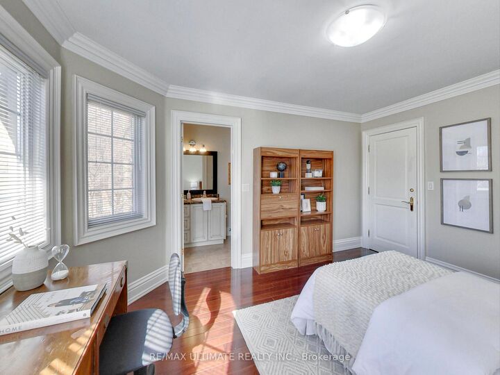 Property Photo:  40 Harrow Drive 1  ON M6M 2X3 