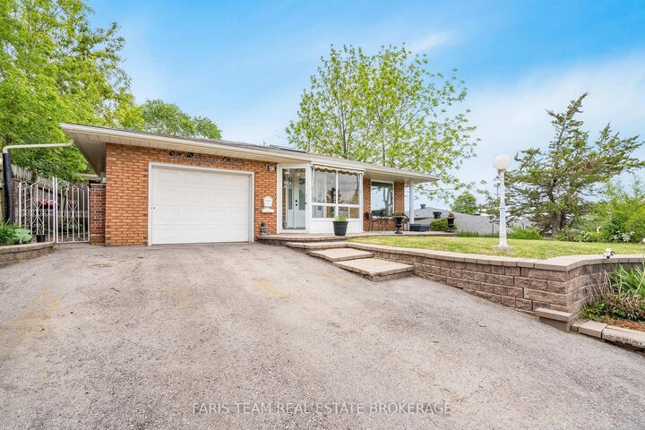 Property Photo:  82 Bayview Drive  ON L4N 3P1 
