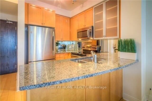 Property Photo: 18 Yorkville Avenue 1406 ON M4W 3Y8