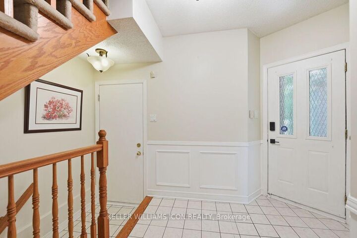 Property Photo:  15 Locheland Crescent  ON K2G 6H2 