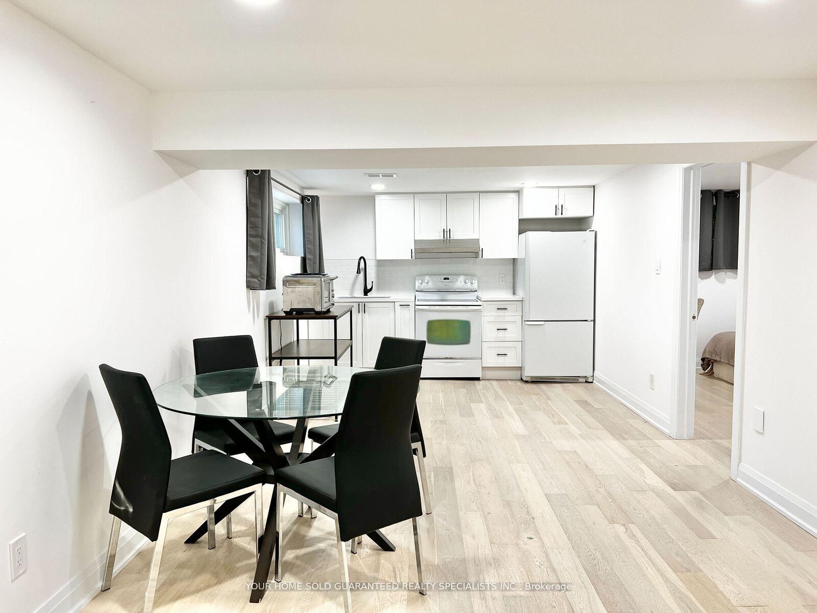 Property Photo:  2 Pannahill Road Room 2  ON M3H 4N3 