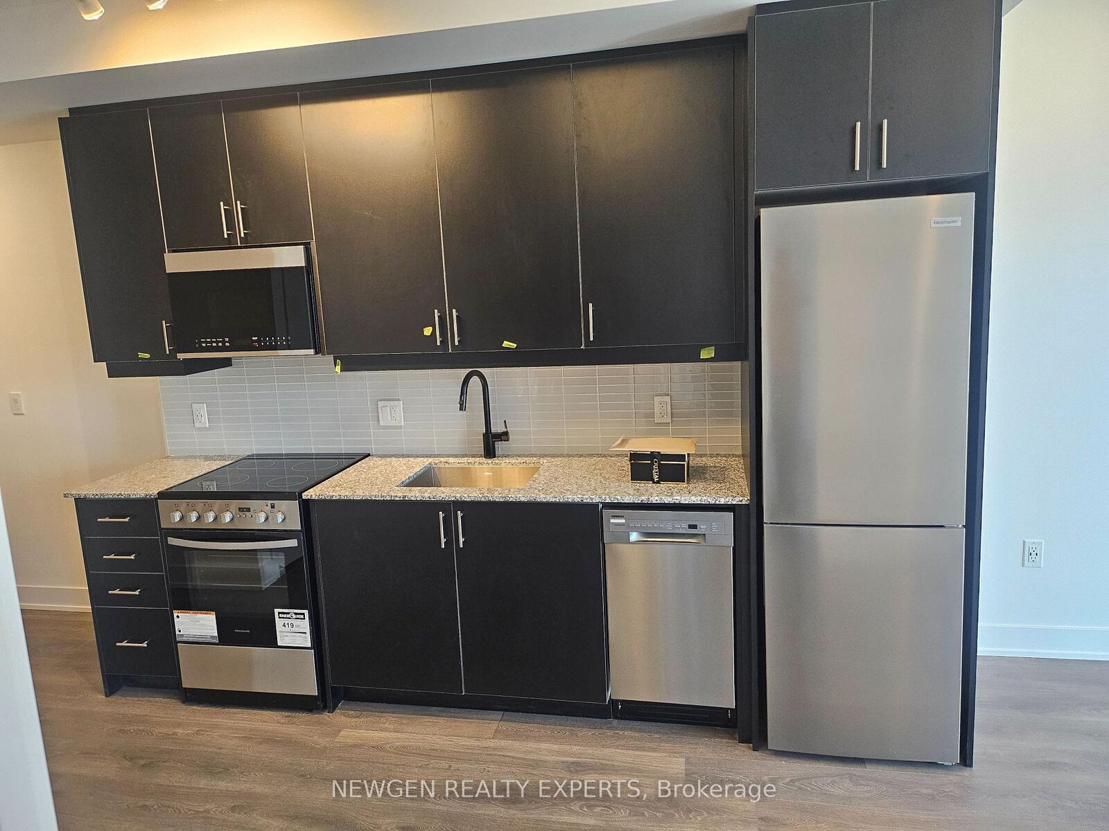Property Photo: 2333 Khalsa Gate 221 ON L6M 4J2