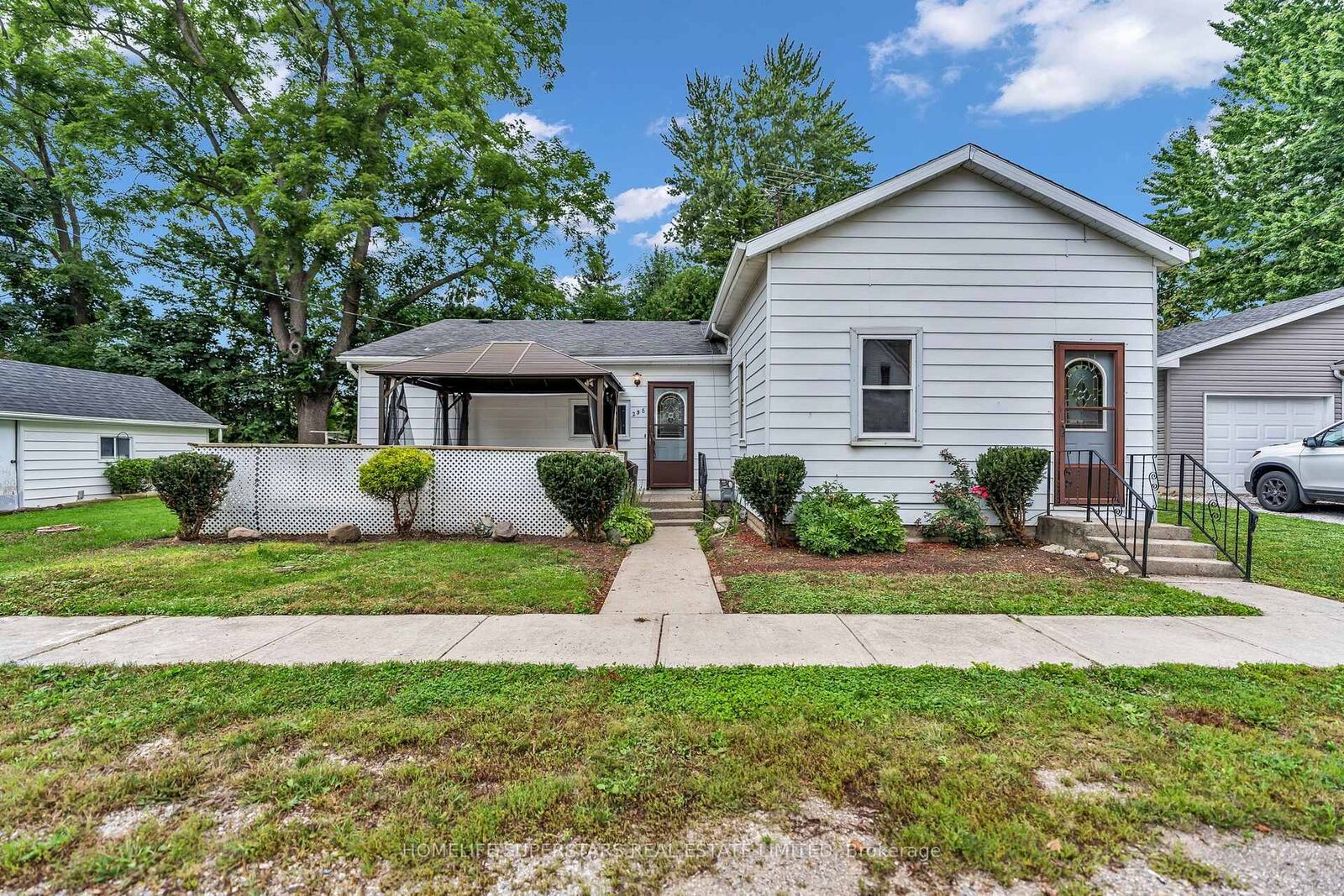 Property Photo:  258 William Street  ON N0P 1M0 