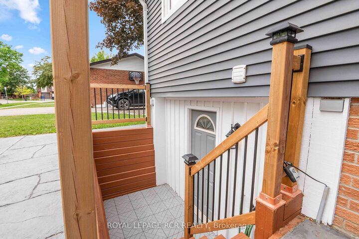 Property Photo:  94 Morgandale Crescent  ON L9W 3C7 