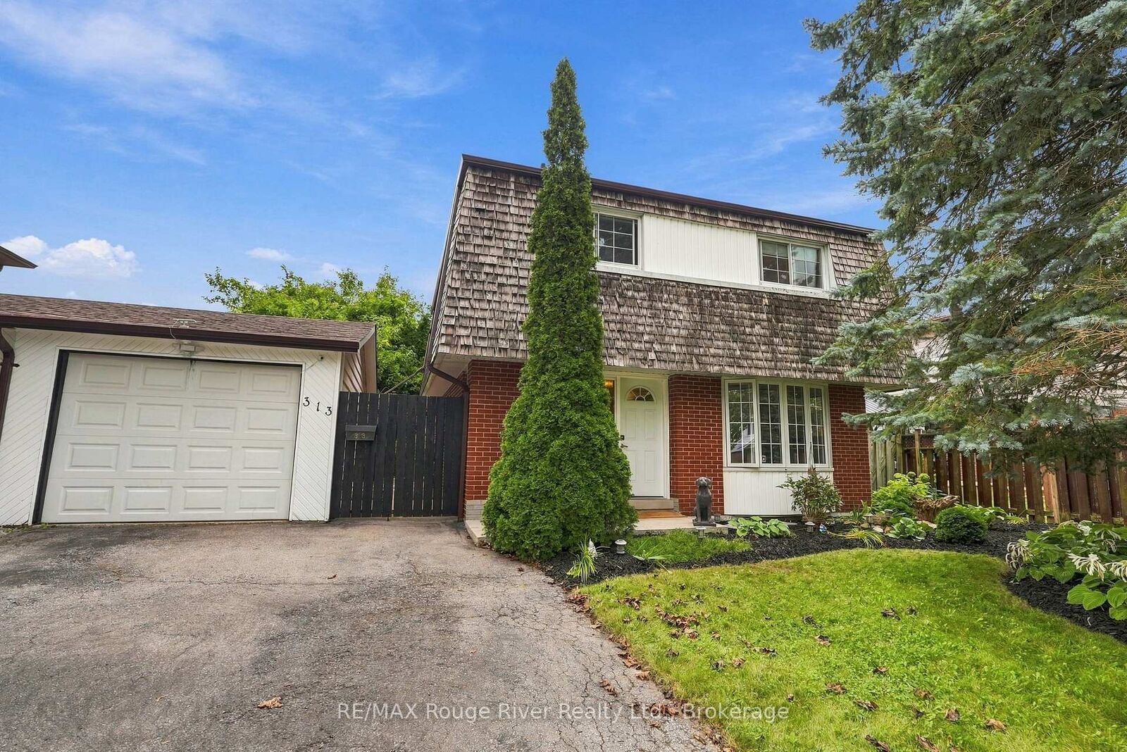 Property Photo:  313 Lupin Drive  ON L1N 1Y5 