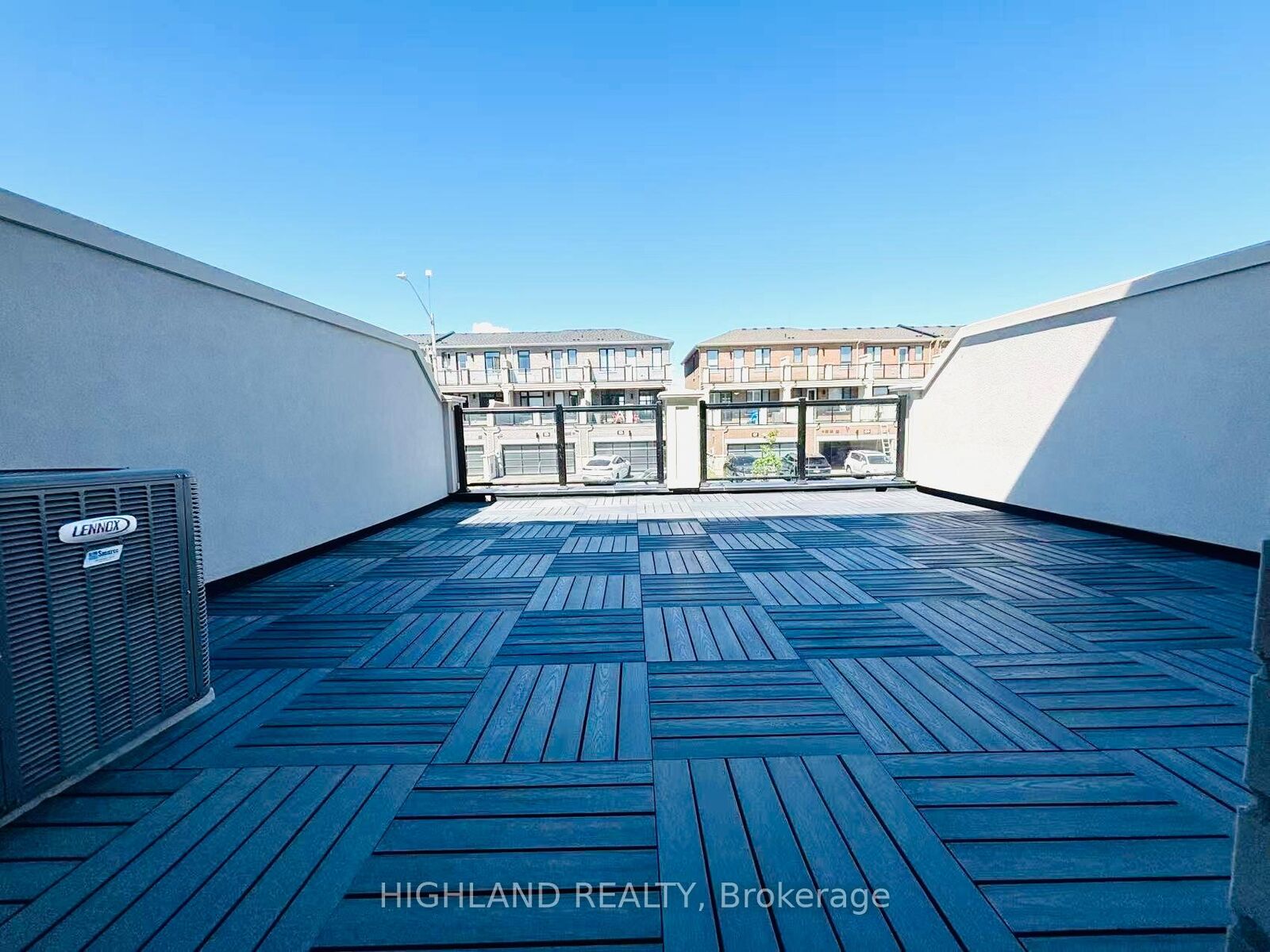Property Photo:  12 Robert Eaton Avenue  ON L3S 0G3 
