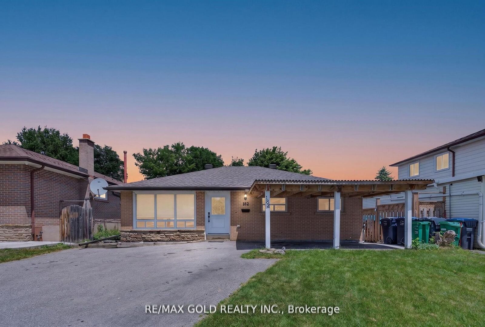 Property Photo:  182 McMurchy Avenue S  ON L6Y 1Y9 