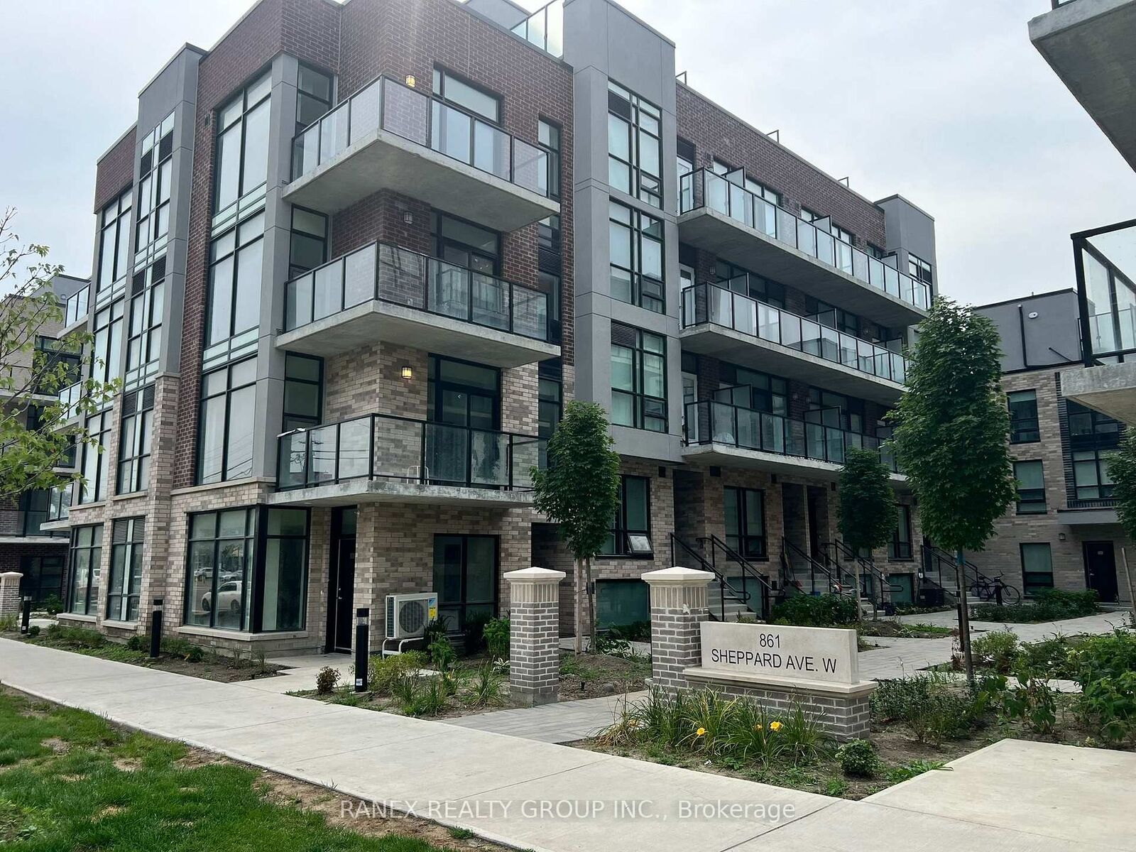 Property Photo:  861 Sheppard Avenue W 40  ON M3H 0E9 