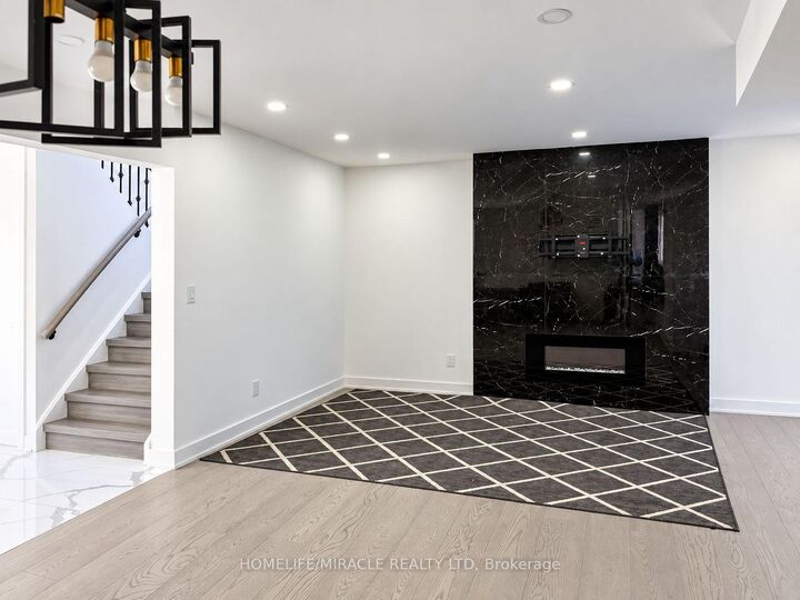 Property Photo:  19 Shademaster Court  ON M1B 1Y5 