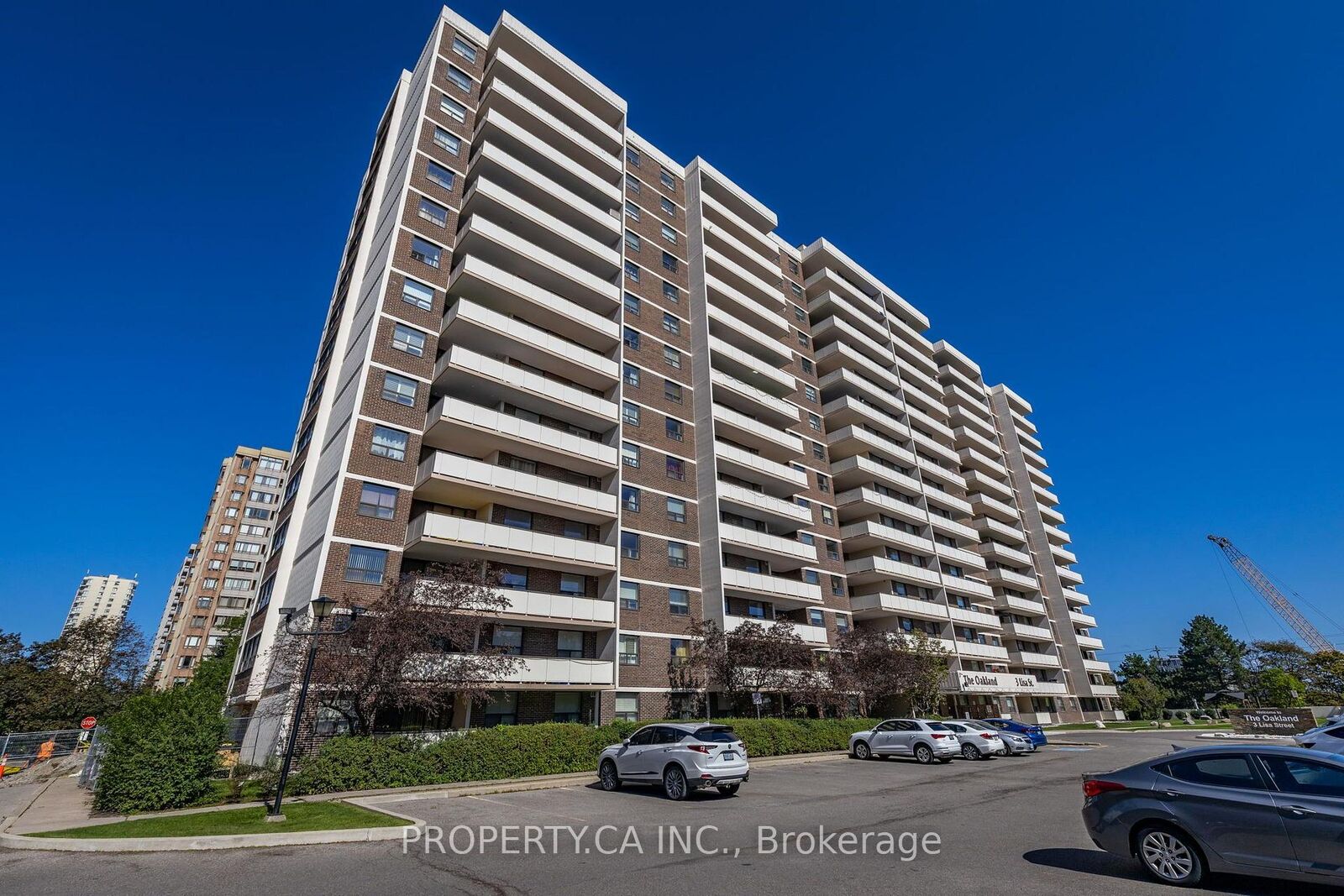 Property Photo: 3 Lisa Street 1610 ON L6T 4A2