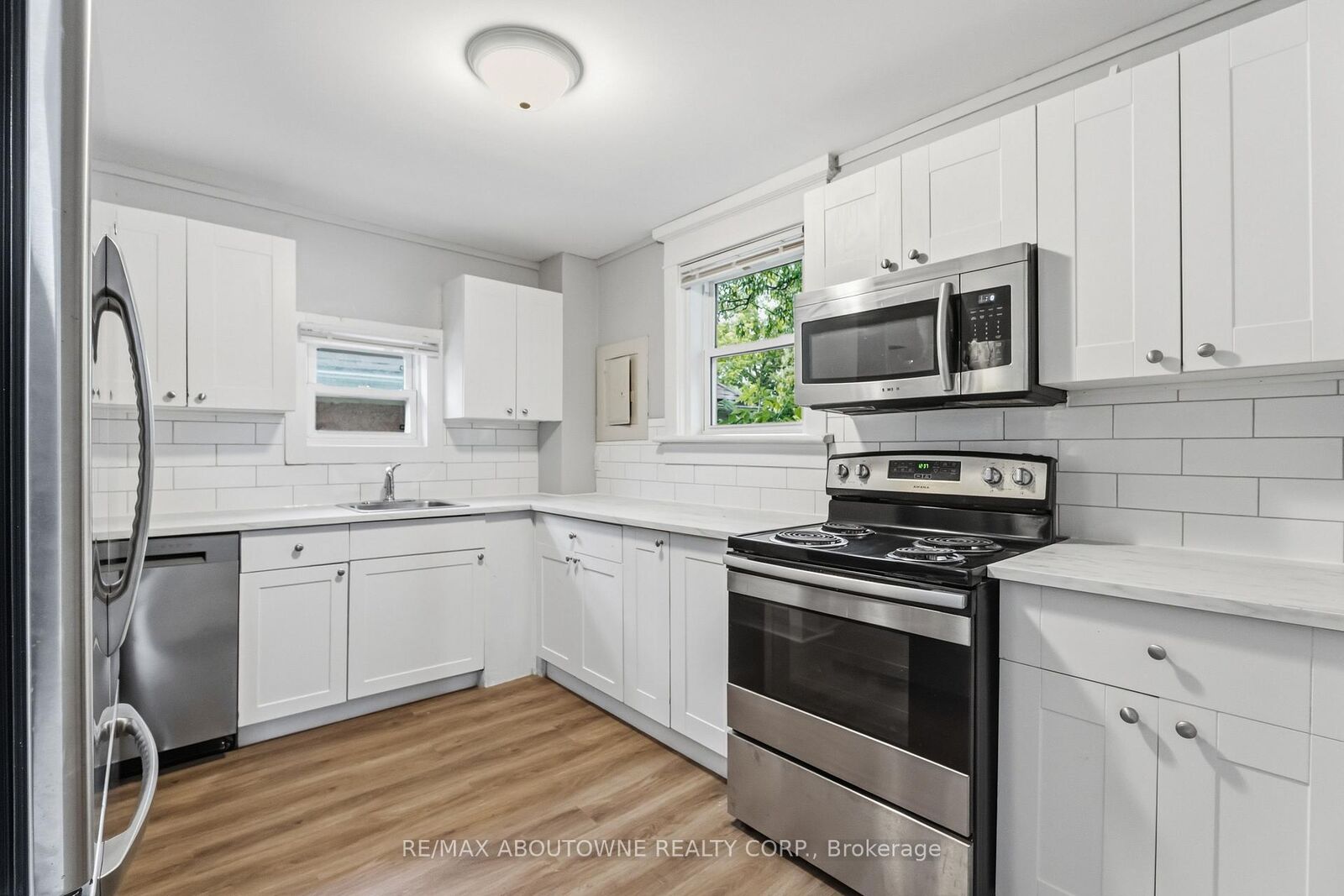 Property Photo:  107 Lake Street  ON L2R 5X7 