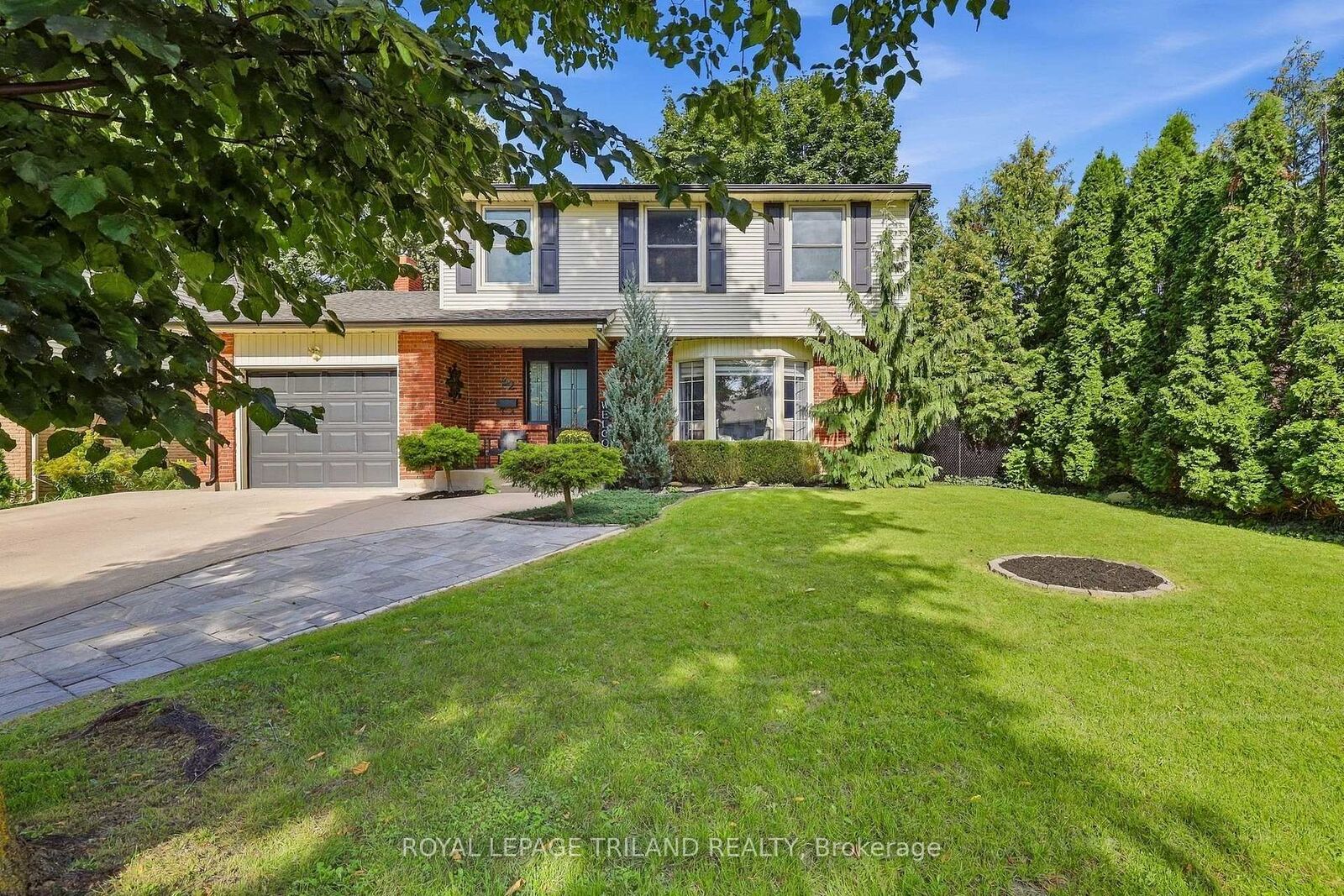 Property Photo:  32 Hunter Woods Crescent  ON N6J 2B1 