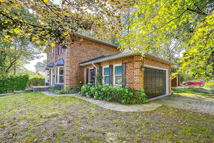 Property Photo:  47 April Gardens  ON L4G 4R3 
