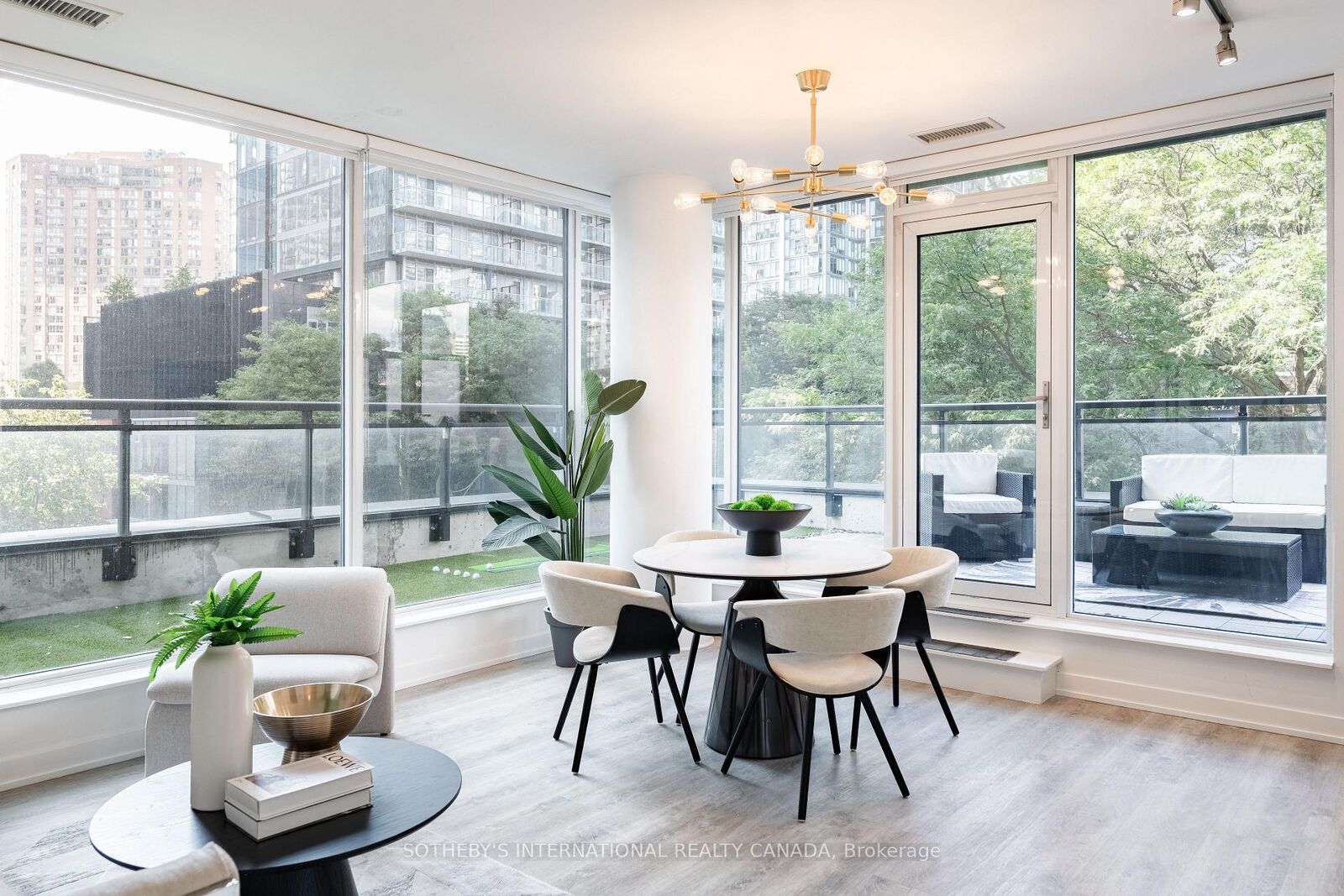 Property Photo:  17 Dundonald Street 302  ON M4Y 1K3 