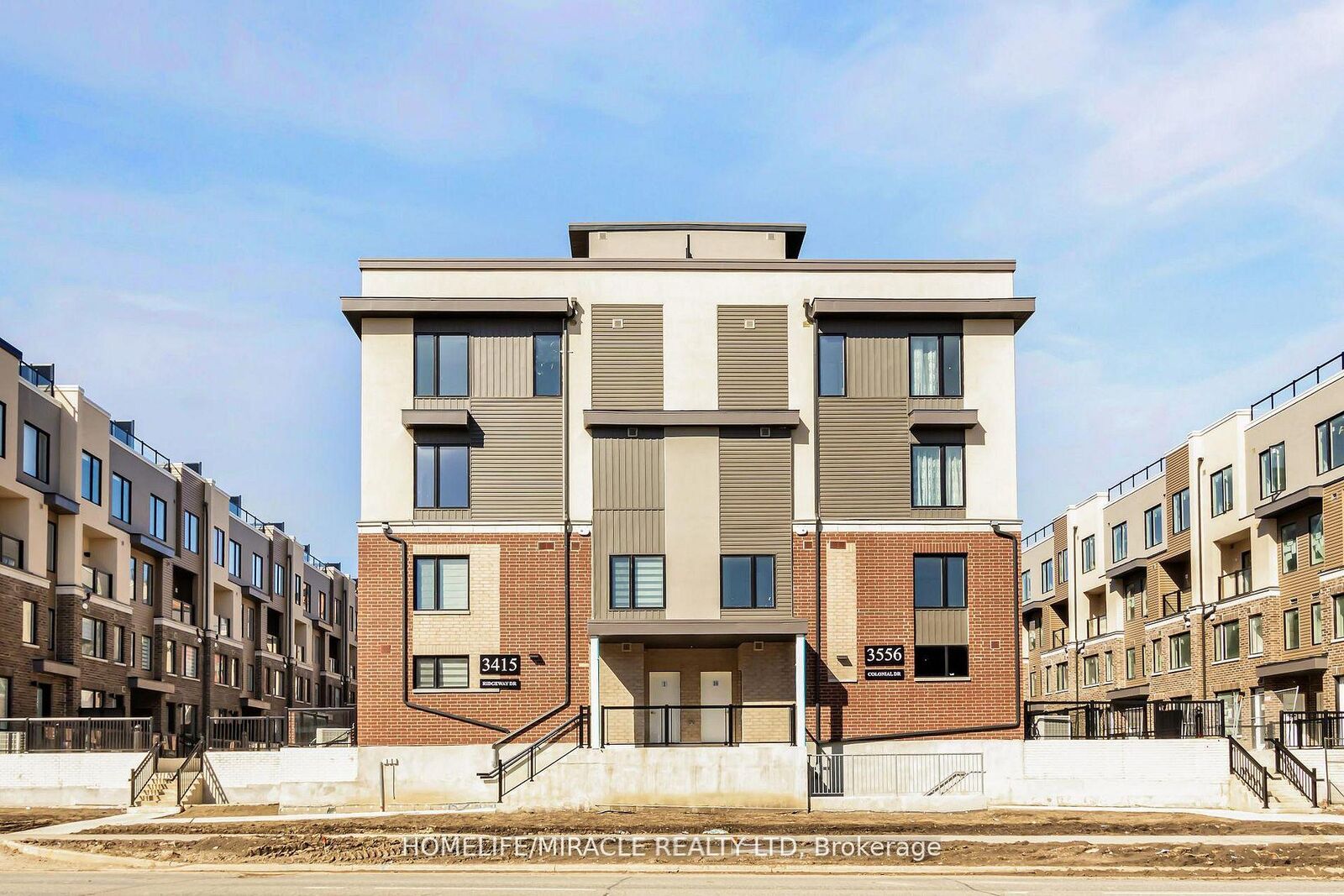 Property Photo:  3415 Ridgeway Drive 16  ON L5L 0B9 