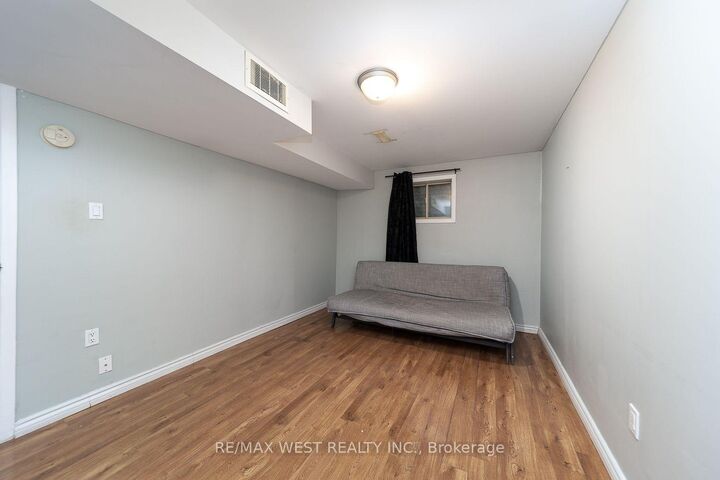 Property Photo: 2534 Palisander Avenue ON L5B 2L2
