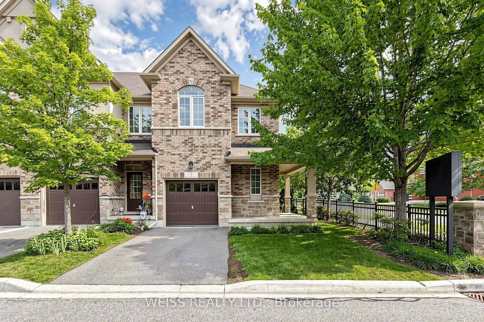 Property Photo: 5970 Turney Drive 1 ON L5M 0S5