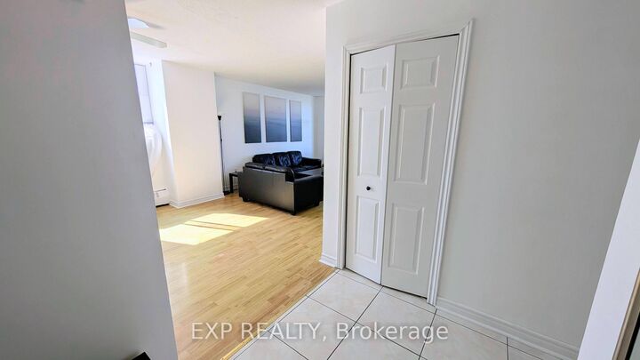 Property Photo:  320 Dixon Road 1813  ON M9R 1S8 